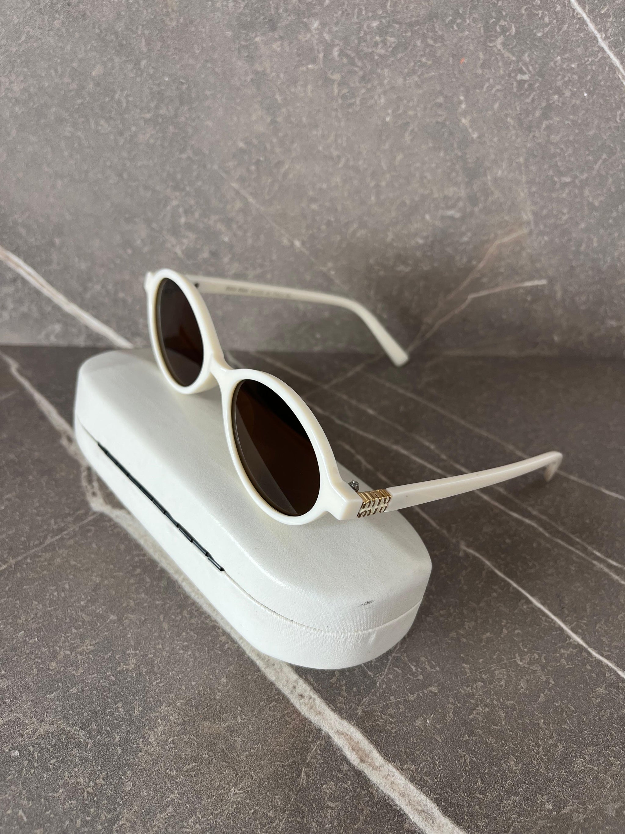 Gafas de sol Miu Miu ovaladas